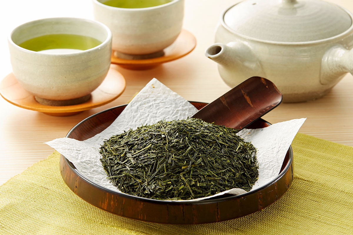 Do Japanese people look younger because green tea prevents oxidation in the human body?